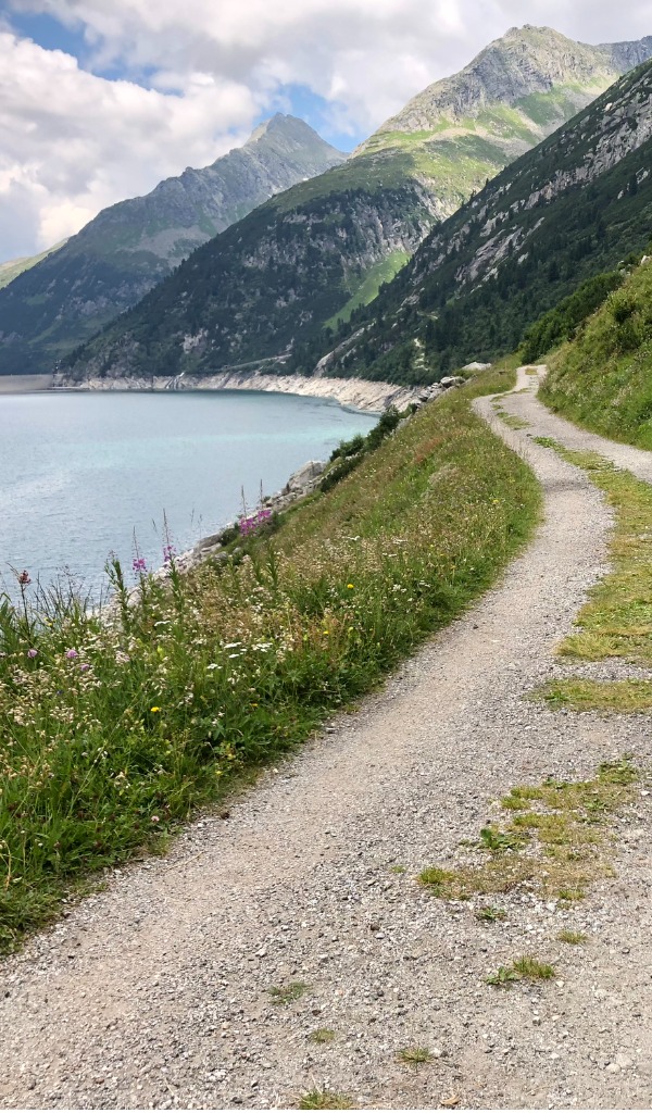 blick auf Zillergründl Speicher Staudamm