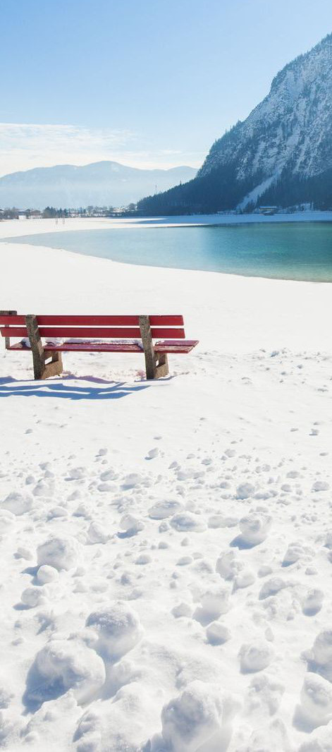 blick auf den achensee im winter