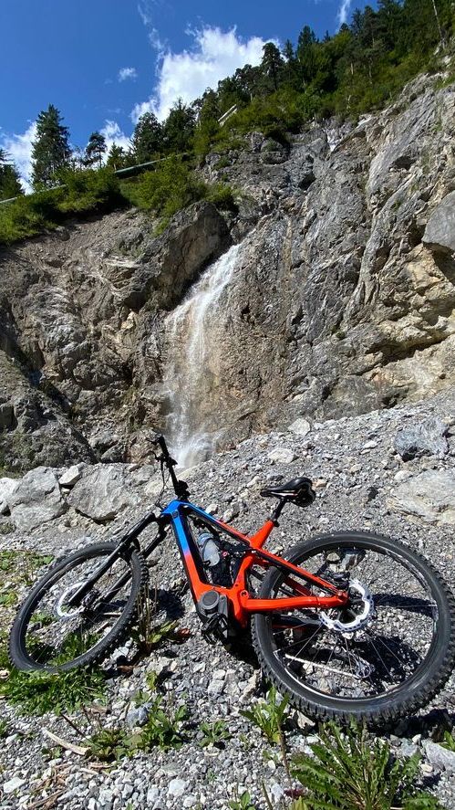 mountainbike im karwendelgebirge