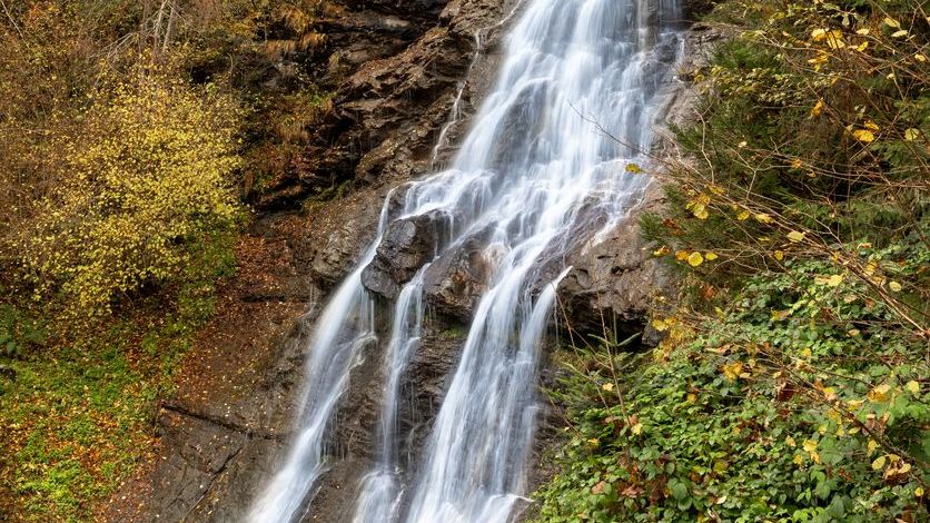 wasserfall in hart im zillertal