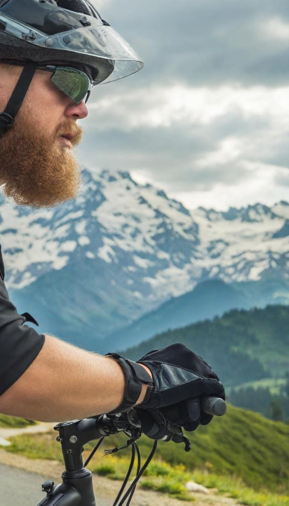 radfahrer in den alpen